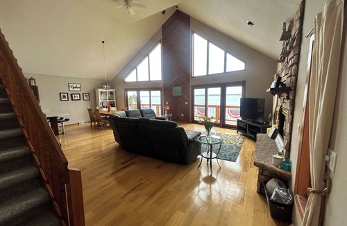 Butte Des Morts House | EAA Lakefront Paradise- JUST RELISTED DUE TO EMERGENCY CANCELLATION BY RENTERS