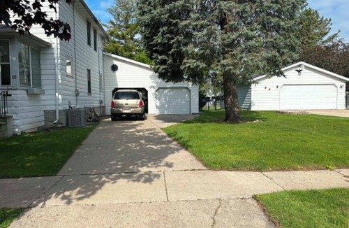 Fond du Lac House | EAA Week House - Cozy 3 bedroom house only a 15-20 minute drive to EAA grounds.