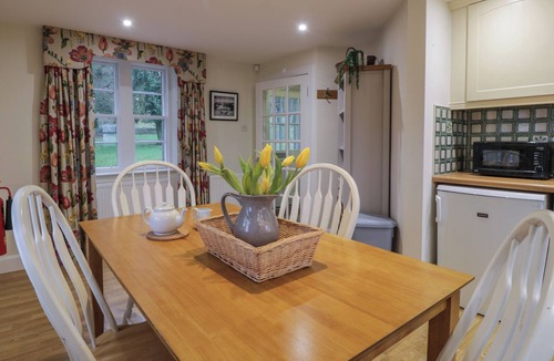 Glenisla Cottage | EAGLE GLEN COTTAGE, pet friendly, with open fire in Coupar Angus