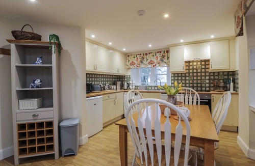 Glenisla Cottage | EAGLE GLEN COTTAGE, pet friendly, with open fire in Coupar Angus