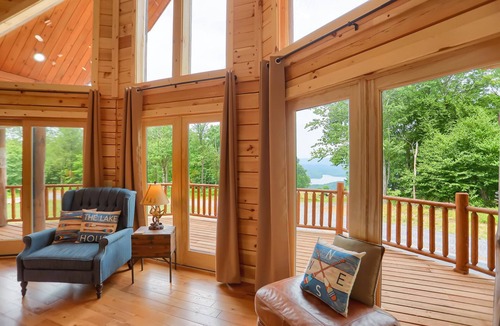 Huntingdon Apartment | Eagle's Escape - Mountain top lodge with spectacular views