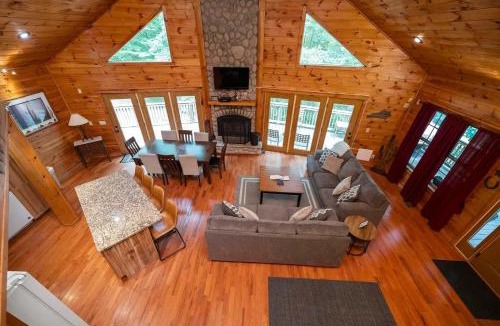Means House | Eagle View RRG -Hot Tub- WiFi