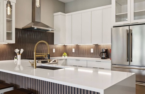Madison House | East Nash Luxury Escape w/Rooftop Deck-Sleeps 12!