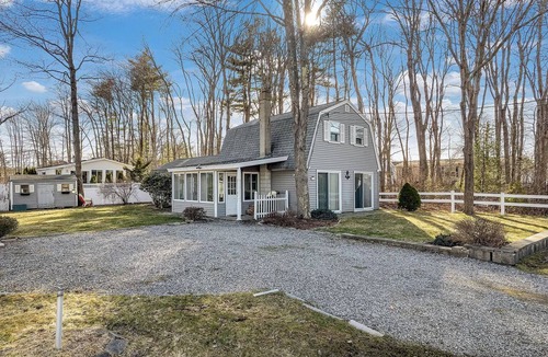 Wells Cottage | East of Rt. 1 in Wells - Sleeps 10, 1.1 miles to Beach, Fully Renovated in 2025!