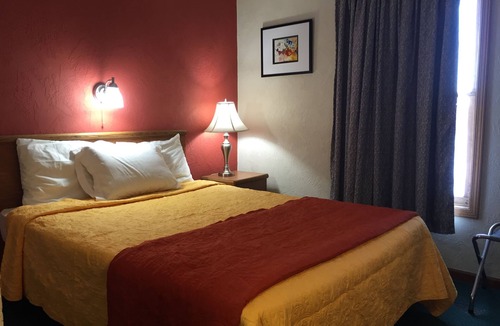 Tipton Hotel | East Street Inn & Suites Tipton