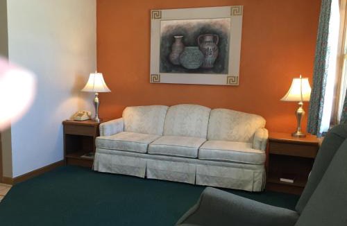 Tipton Hotel | East Street Inn & Suites