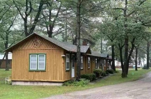 East Tawas Cabin | East Tawas 1 bedroom Barberry cabin
