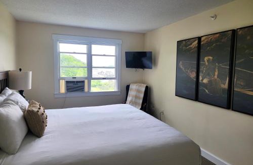 Tenants Harbor Hotel | East Wind Inn on the Water