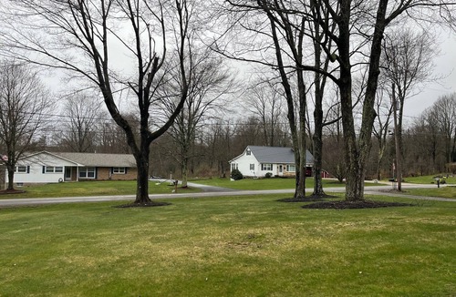 Corry House | Easy access to tri-state attractions. Lakes, golf, wildlife and more.