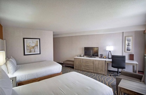 South Portland Hotel | Easy Downtown Portland Access: Modern Hotel with Indoor Pool, Pets Are Allowed