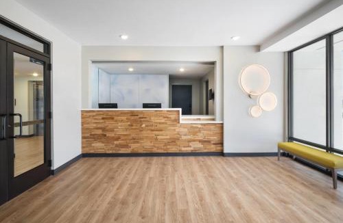 Aurora Hotel | ECHO Suites Extended Stay by Wyndham Aurora Denver