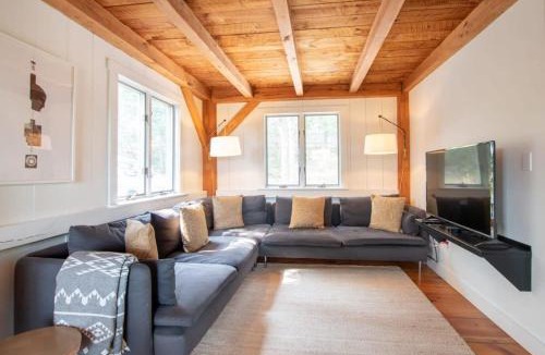 Wellfleet House | Eclectic Wellfleet Style Home near Lt Island