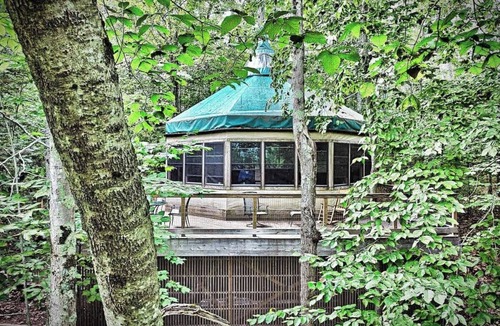 Monmouth House | Eco-Island Events: Weddings, Families, Retreats