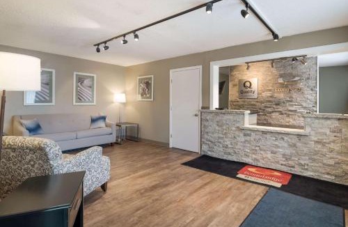 Danville Cabin | Econo Lodge Auburn I-95