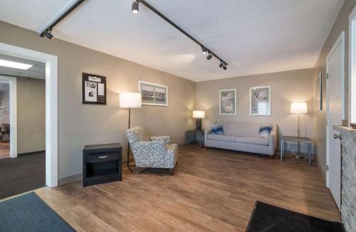 Danville Cabin | Econo Lodge Auburn I-95