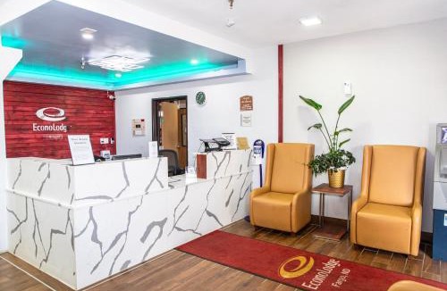 Fargo Cabin | Econo Lodge Fargo - West Acres