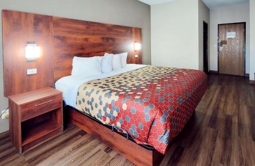 Fargo Cabin | Econo Lodge Fargo - West Acres