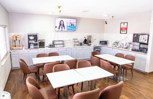 Fargo Hotel | Econo Lodge Fargo - West Acres