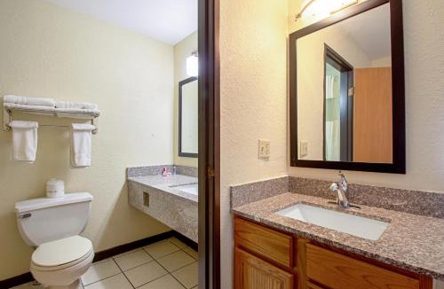 Wisconsin Dells Hotel | Econo Lodge Inn & Suites Wisconsin Dells