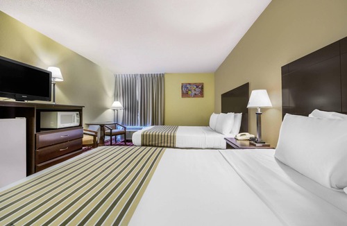 Triadelphia Hotel | Econo Lodge Inn & Suites Triadelphia - Wheeling