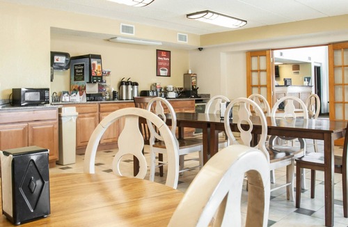 North Kansas City Hotel | Econo Lodge Kansas City Downtown North