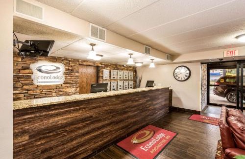 Rochester Cabin | Econo Lodge Mayo Clinic Area