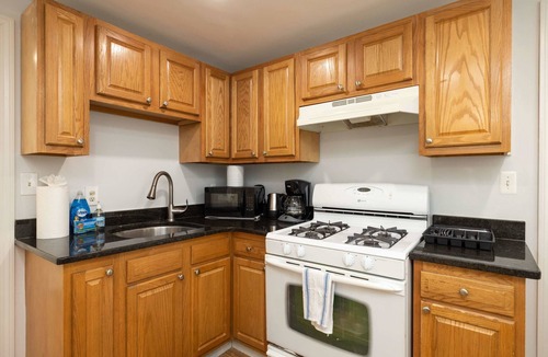 Arefth Apartment | Economy 2 Bed w/Free Parking