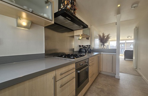 East Pilton Apartment | Edinburgh 1BR Apt with Balcony & Lift