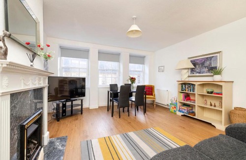 Old Town Apartment | Edinburgh Central 2-Bedroom Old Town Apartment on Royal Mile