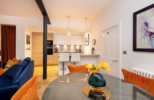 Tollcross Apartment | Edinburgh Luxury Apartment- The Matisse Suite