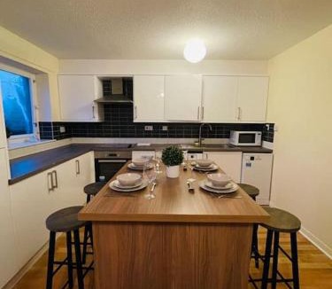 Liberton Apartment | Edinburgh Two Bedrooms Apartment with Free Parking