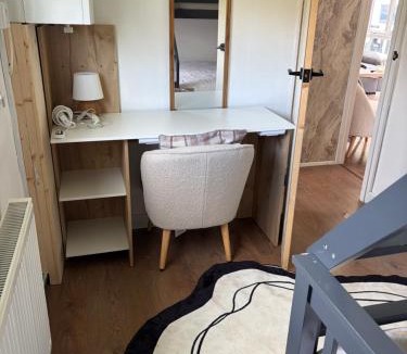 Bont Newydd Apartment | Edwards cabin
