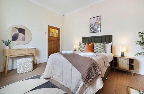 Hartlepool House | Elegant 4BR Houghton St Sleeps 7 by Stay With Us