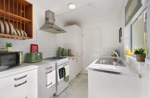 Hartlepool House | Elegant 4BR Houghton St Sleeps 7 by Stay With Us