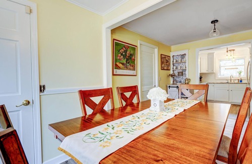 Centerville Cottage | Elegant, charming, cozy Cape Cod Cottage with Beach Pass to Barnstable beaches
