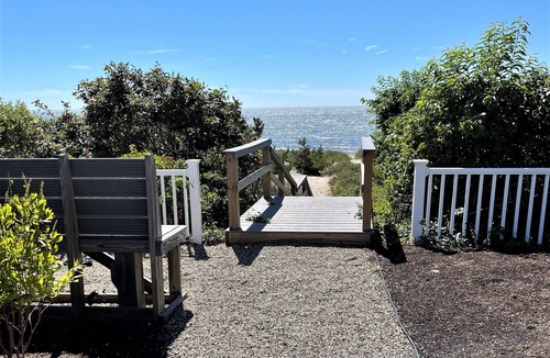 Harwich Port House | Elegant Harwich Port Home, Walk to private association beach and Village!