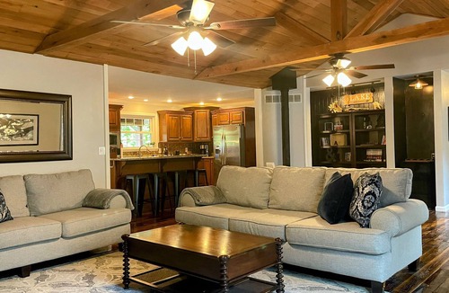 Chaplin Cabin | Elegant Lake Cabin on the Bourbon Trail; Hot Tub, Kayaks