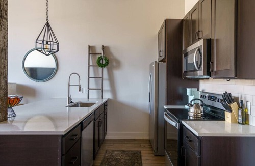 Italian Village Apartment | Elegant Short North Factory Loft