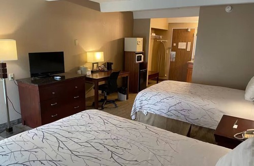 Urbana Hotel | Elegant Suite w/Modern Features near Cracker Barrel & Steak n’ Shake