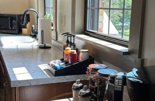 Centre Hall House | ELEGANTLY RESTORED HISTORICAL 2-BEDROOM STAY NEAR PSU