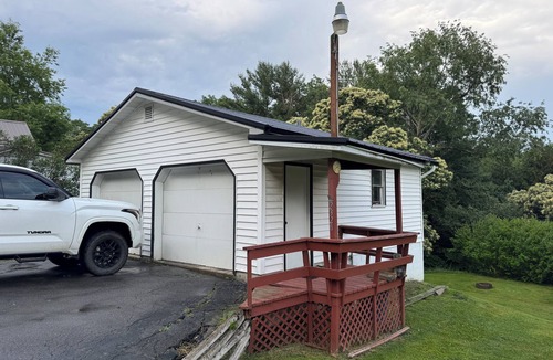 Weedville Cottage | Elk Crossing Getaway in the PA Wilds