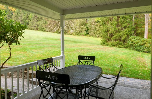 Emporium Cottage | Elk Valley Cottage is the cozy home away from home you have been looking for!