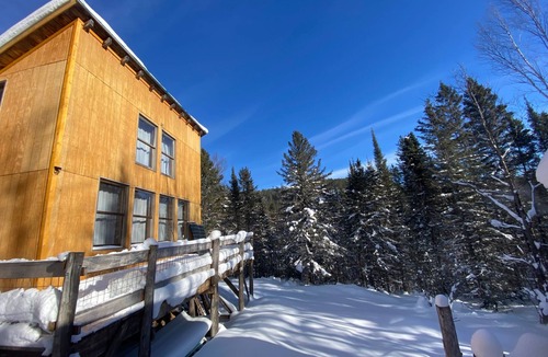 Champion Cabin | Ellens’s Cabin Where comfort meets wilderness, remote yet cozy