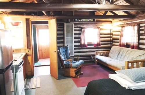 Grawn Cabin | Ellis Lake Resort - Maple Log Cabin-Interlochen/Traverse City