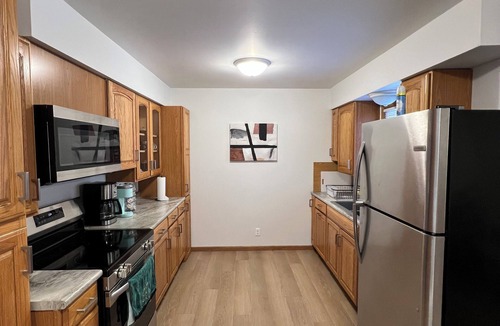 John Adams House | Elton Hills Park Quite 3-bedroom Spacious Home