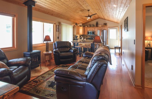 Ely House | Ely "UP NORTH" Retreat/Air Conditioned/No Stairs/CLOSE TO TRAILS!!!