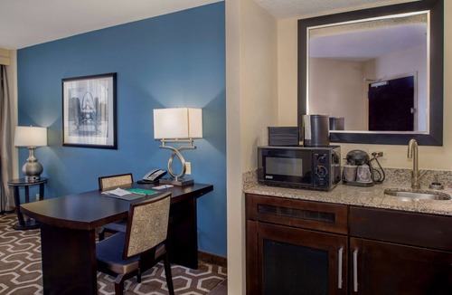 Bridgeton Hotel | Embassy Suites by Hilton St. Louis Airport