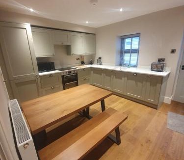 Ingleton House | Emelia Cottage Ingleton