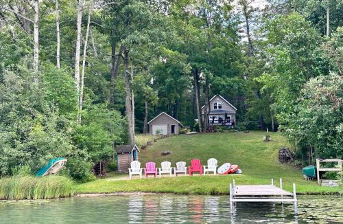 Newaygo House | Emerald Cove Cottage-3 bd, 2 ba-Sleeps 10