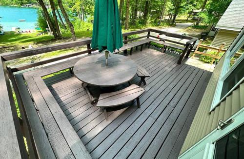 Newaygo House | Emerald Cove Cottage-3 bd, 2 ba-Sleeps 10